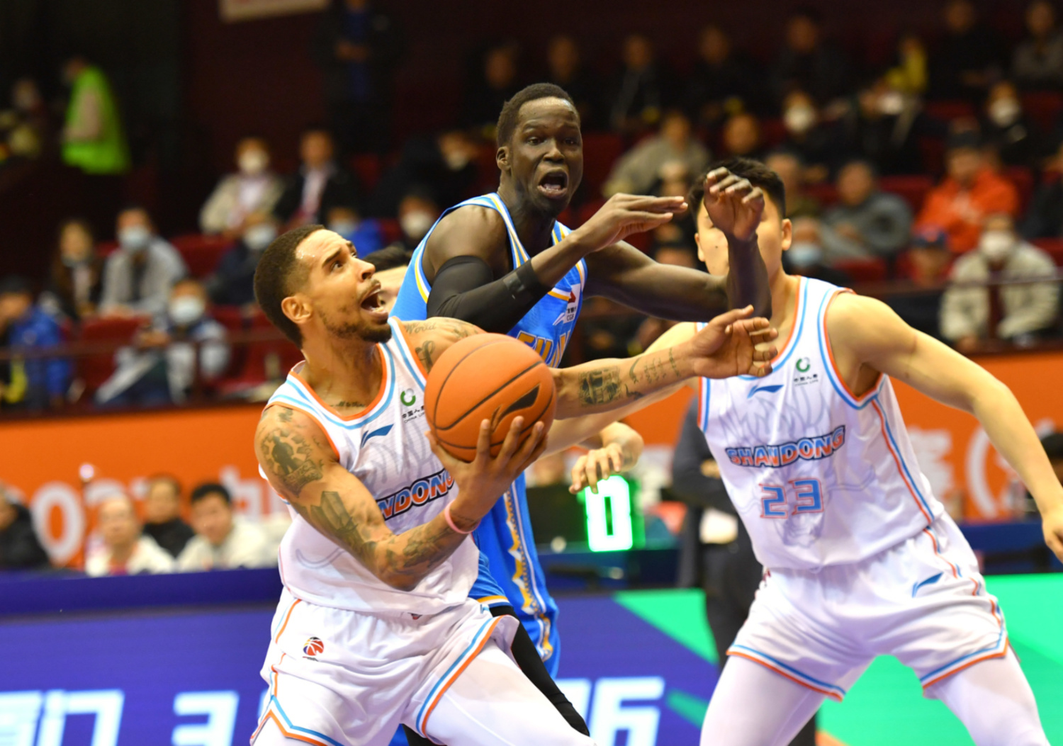 摩纳哥训练开放日；今晨伤情更新引欢呼；CBA季后赛在即；身体对抗强度拉满的简单介绍